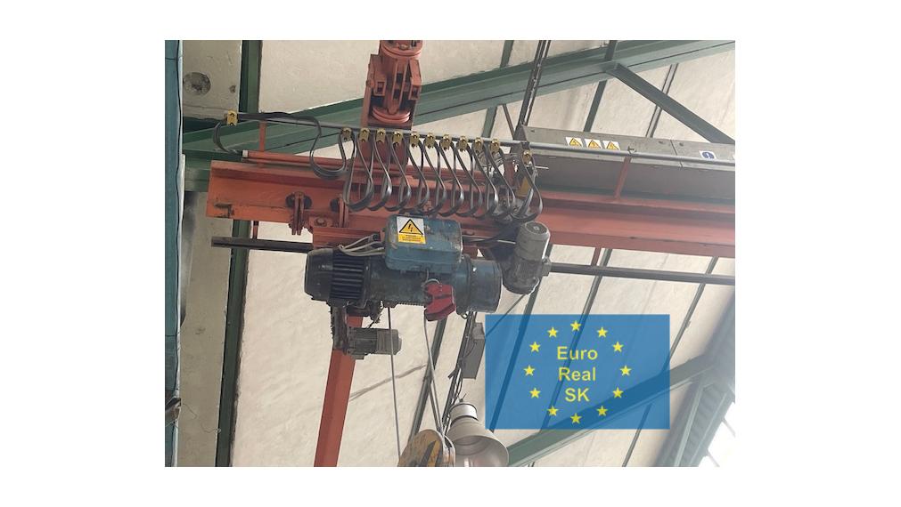 Košice prenájom výrobno-skladových priestorov, 2x700 m2, 1.400 m2, 3.400 m2, žeriav 5 t (8t) , kancelárske priestory, parkovanie