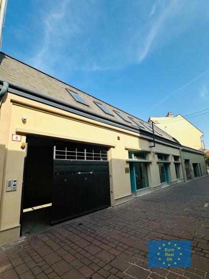 Prenájom kanc. priestorov v KE - Centrum, Zvonárska ulica, 133 m2, parkovanie.