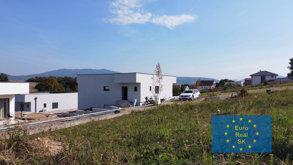Predaj 5 izb. novostavby RD - Ďurďošík v novej IBV lokalite, pozemok 530 m2, holodom.