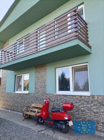 "Exkluzívne" Ponúkam na predaj veľký rodinný dom v KE - Barca v novej rezidenčnej časti.