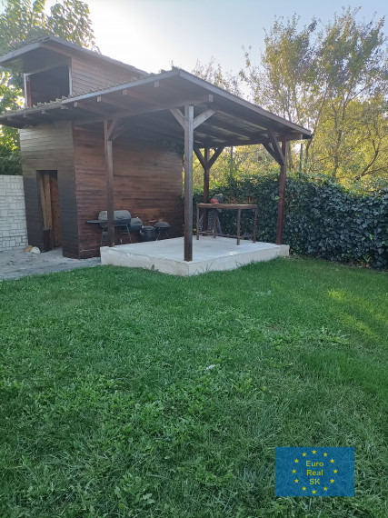 "Exkluzívne" Ponúkam na predaj veľký rodinný dom v KE - Barca v novej rezidenčnej časti.