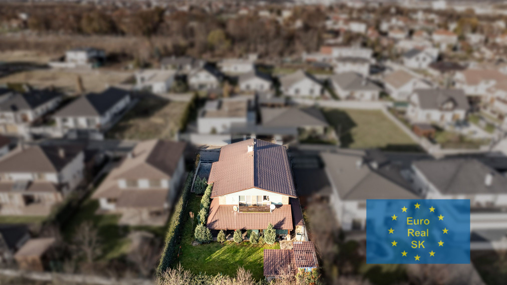 "Exkluzívne" Ponúkam na predaj veľký rodinný dom v KE - Barca v novej rezidenčnej časti.