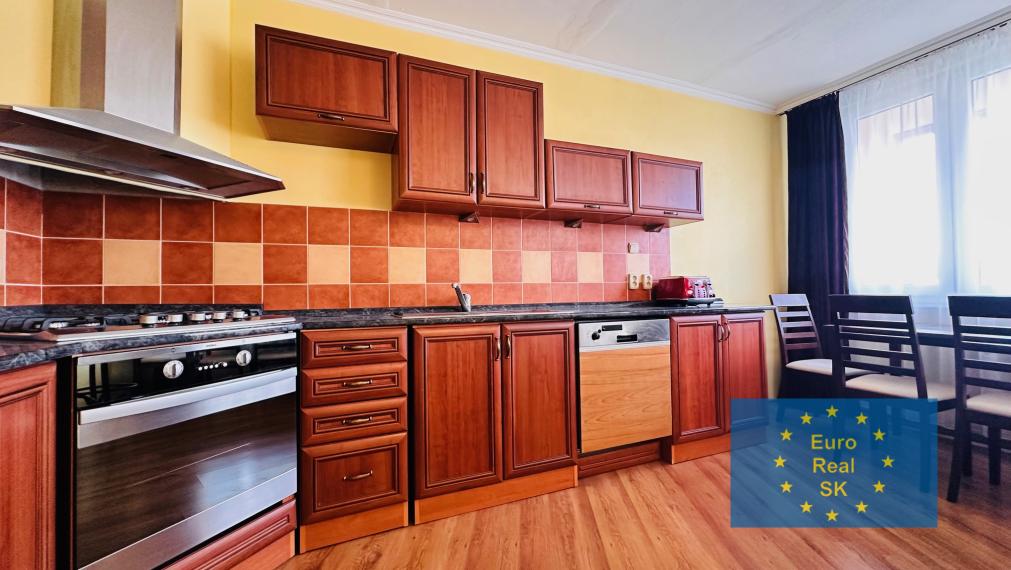 Ponúkam na prenájom veľký 4 izb. byt v KE - KVP, zariadený, čiastočne zariadený.