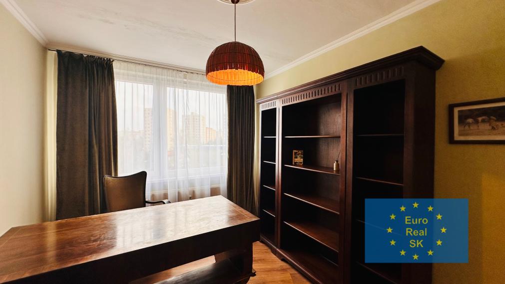 Ponúkam na prenájom veľký 4 izb. byt v KE - KVP, zariadený, čiastočne zariadený.