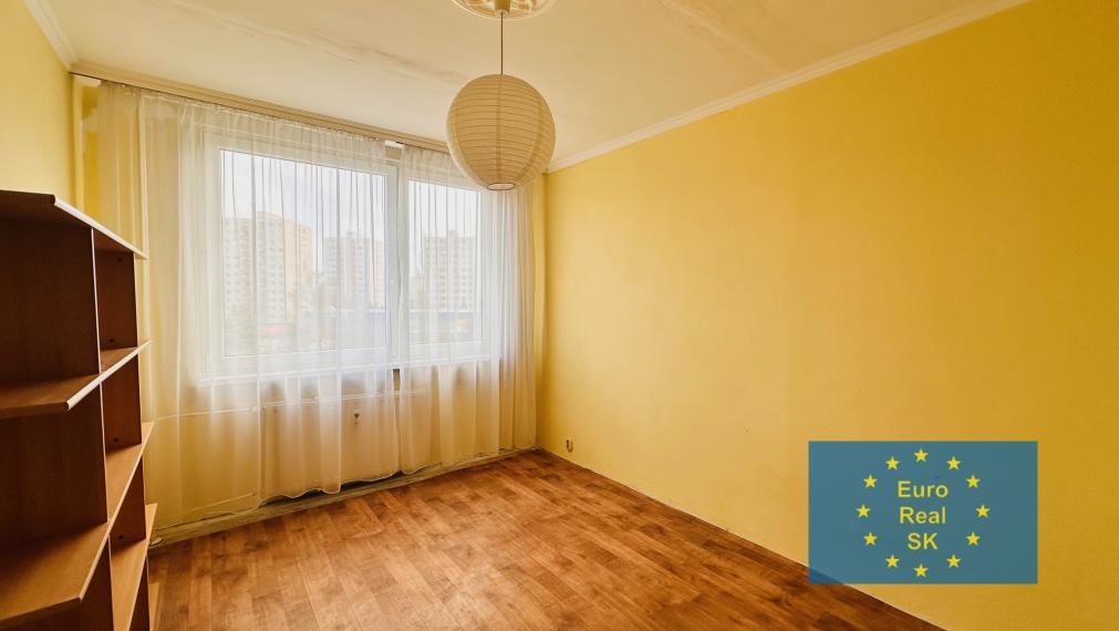 Ponúkam na prenájom veľký 4 izb. byt v KE - KVP, zariadený, čiastočne zariadený.