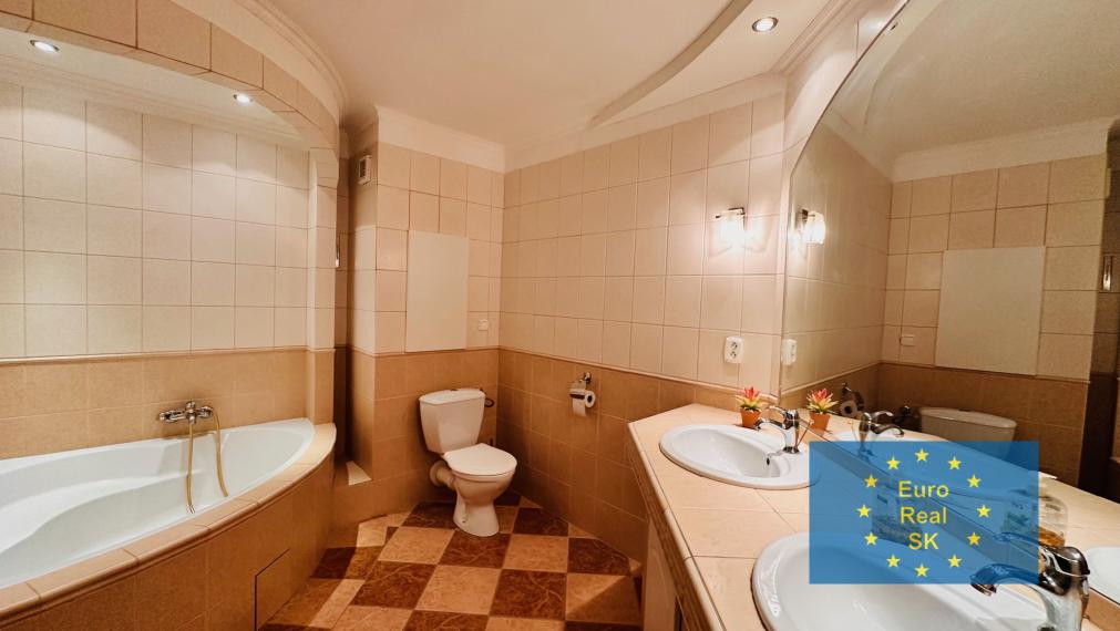 Ponúkam na prenájom veľký 4 izb. byt v KE - KVP, zariadený, čiastočne zariadený.