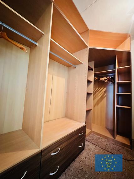 Ponúkam na prenájom veľký 4 izb. byt v KE - KVP, zariadený, čiastočne zariadený.