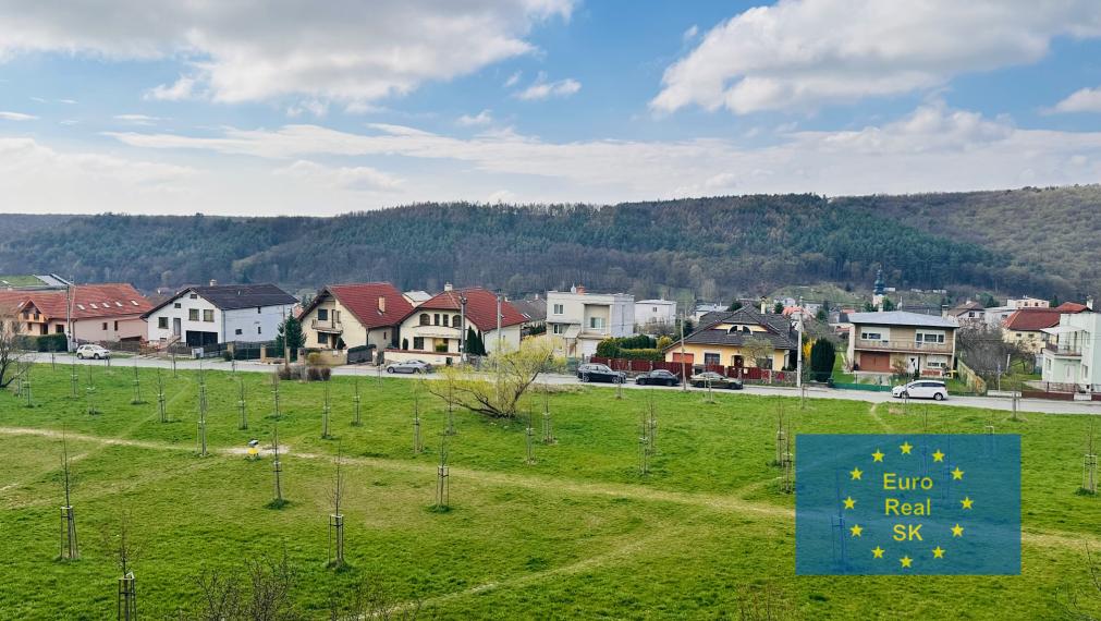 Ponúkam na prenájom veľký 4 izb. byt v KE - KVP, zariadený, čiastočne zariadený.