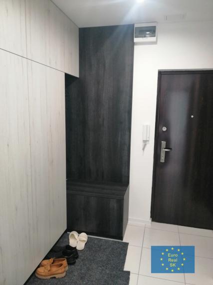 Na prenájom 3 izb.byt, s loggiou, nová rekonštrukcia, klimatizácia, parkovanie