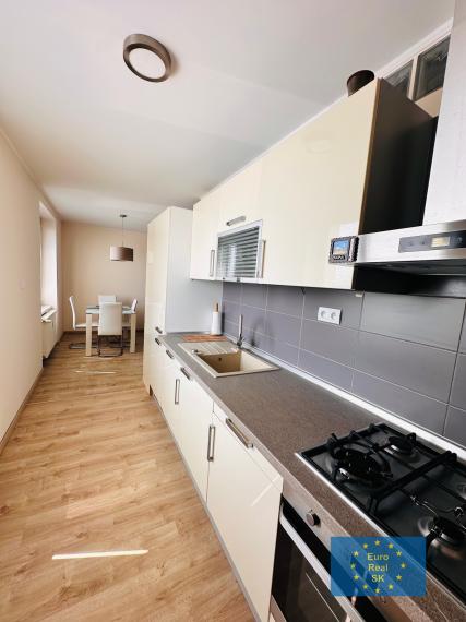 Predám 2 izb. bytu v KE - Podhradova, zariadený, komp. rekonštrukcia