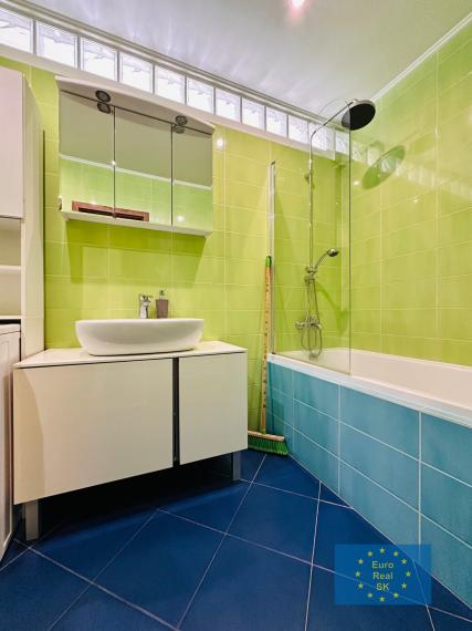 Predám 2 izb. bytu v KE - Podhradova, zariadený, komp. rekonštrukcia