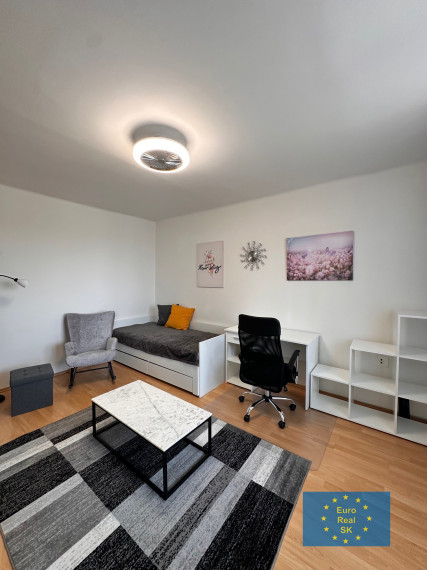 Prenájom slnečného 2 izb. bytu KE - Centrum, zariadený