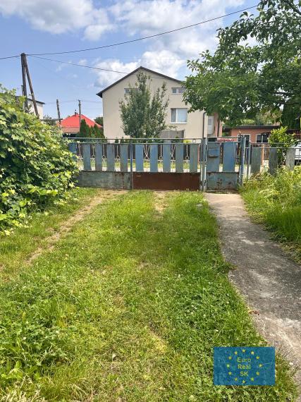 Ponúkam na predaj starší RD v obci Ždaňa, pozemok 640 m2