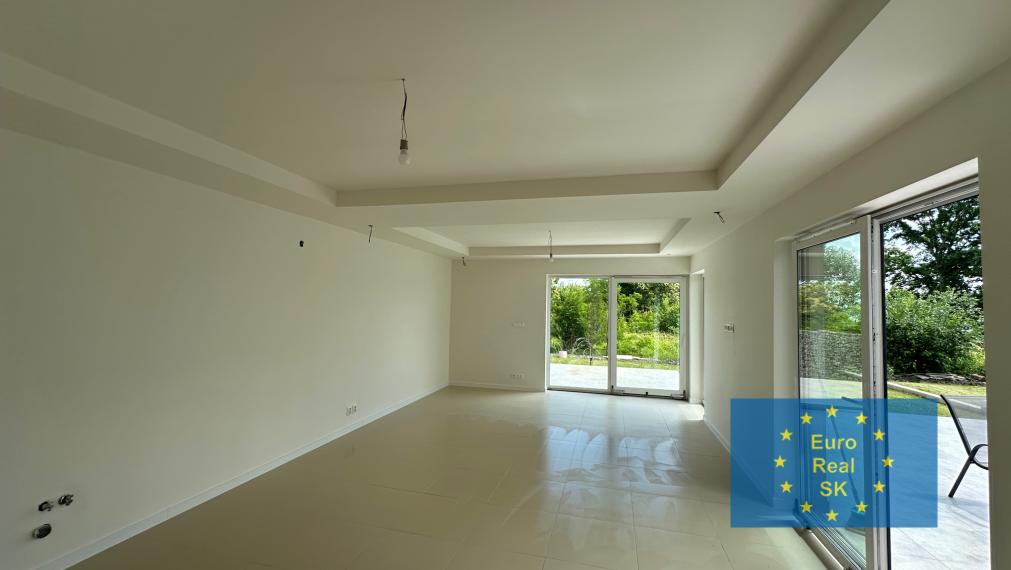 Rekreačný dom v rekreačnej lokalite Šírava - Vinné, Prímestská