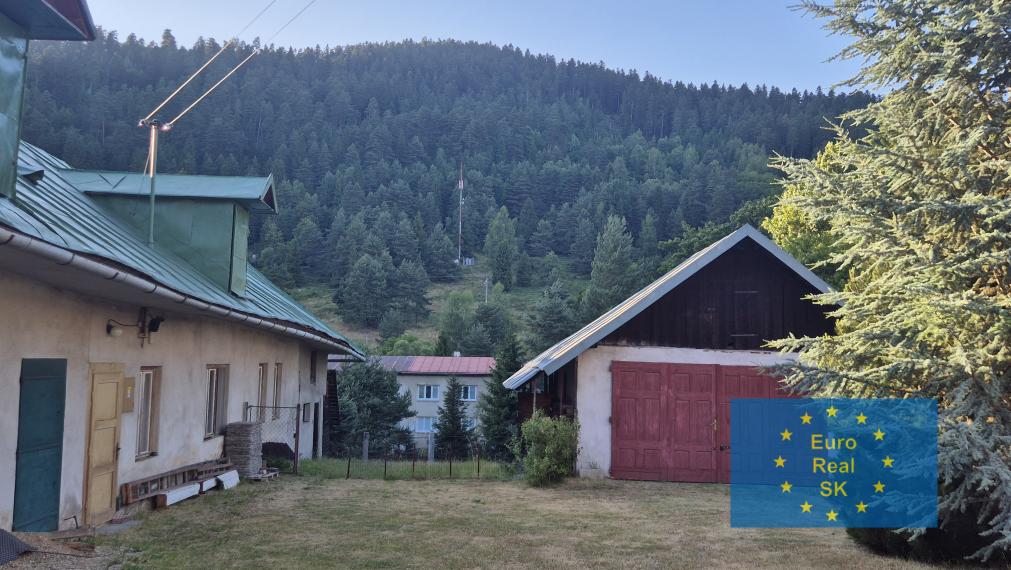 Predaj rodinného domu v obci Smolník, pozemok 5.929 m2, garáž, vhodný na rekreačné účely