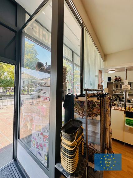 Ponúkam na prenájom obch. priestor Hlavná ul., prízemie s výkladom