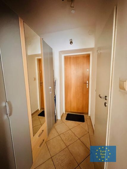 Prenájom 1 izb bytu v KE - Jesenná ul., rekonštruovaný, zariadený.