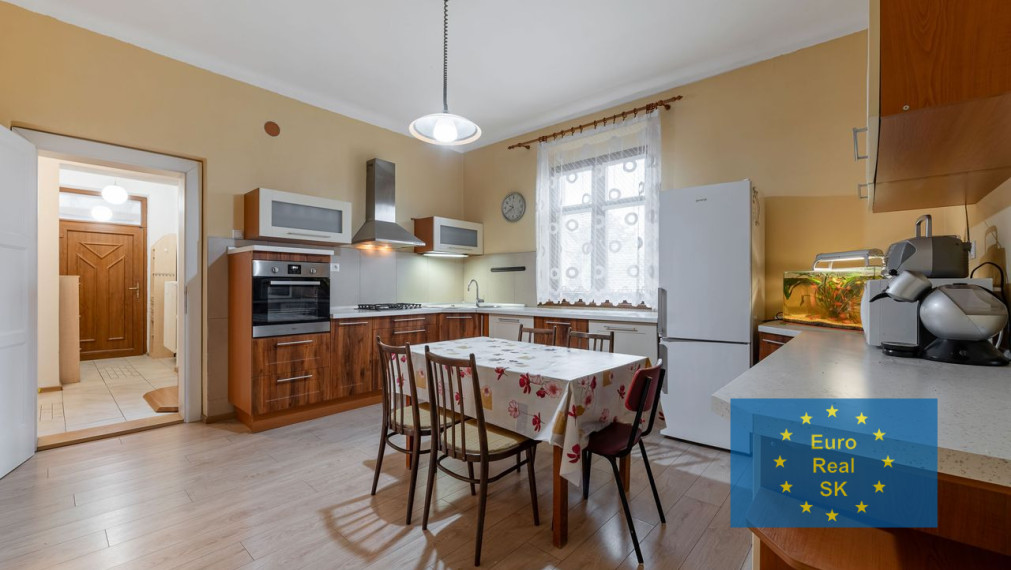 ZNÍŽENÁ CENA  Na predaj ponúkame komfortný RD v Košiciach - Centrum, po rekonštrukcii.