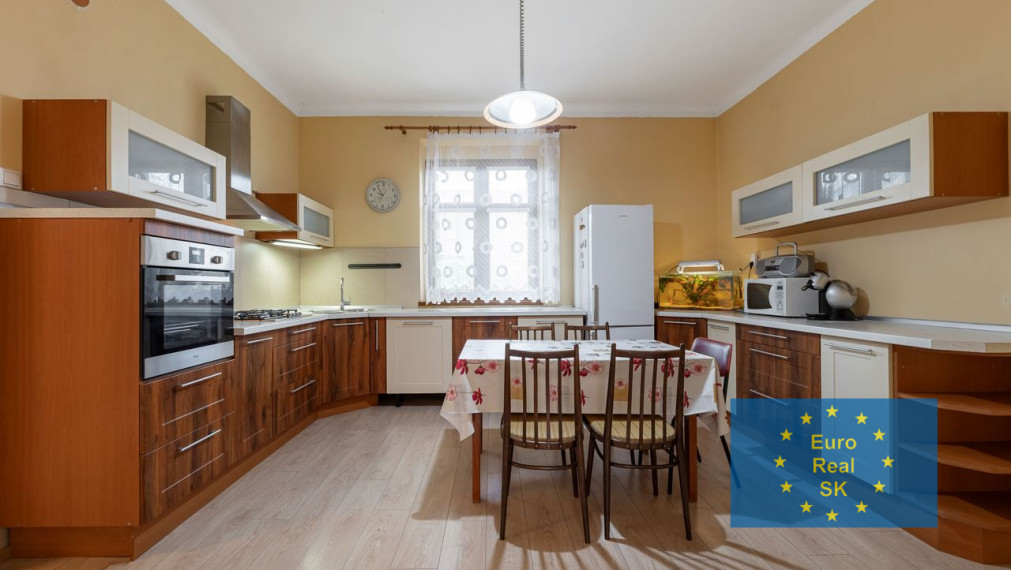 ZNÍŽENÁ CENA  Na predaj ponúkame komfortný RD v Košiciach - Centrum, po rekonštrukcii.