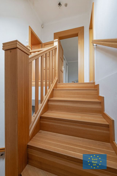 ZNÍŽENÁ CENA  Na predaj ponúkame komfortný RD v Košiciach - Centrum, po rekonštrukcii.