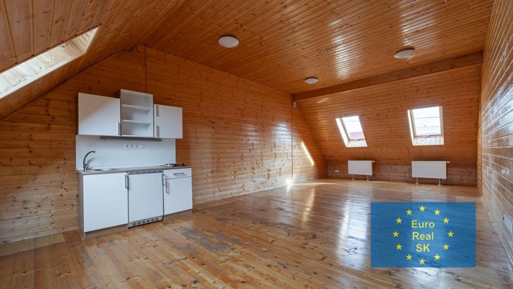 ZNÍŽENÁ CENA  Na predaj ponúkame komfortný RD v Košiciach - Centrum, po rekonštrukcii.