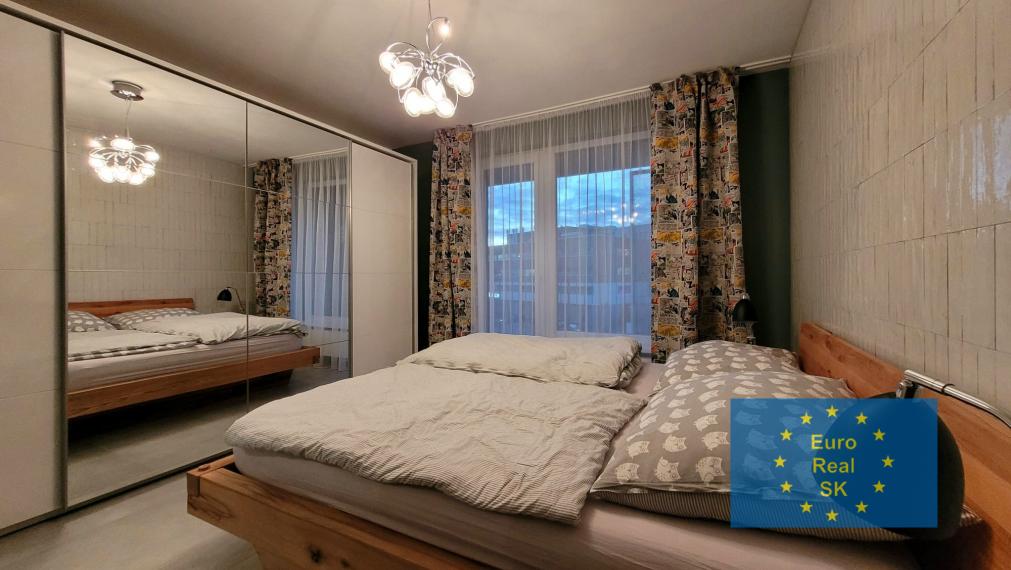 Prenájom 2 izb. bytu na Novej Terase, kompletne zariadený, garážové park. miesto.