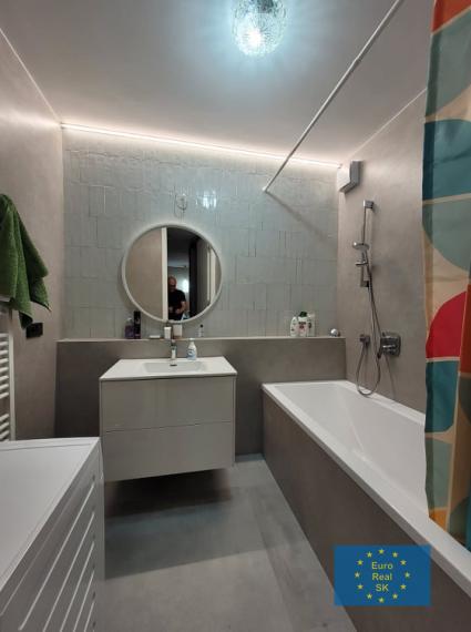 Prenájom 2 izb. bytu na Novej Terase, kompletne zariadený, garážové park. miesto.