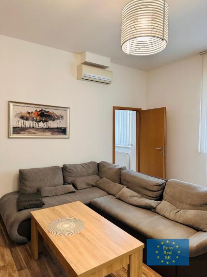 Prenájom 2 izb bytu Košice - Centrum, kompletná rekonštrukcia, 65 m2 + terasa