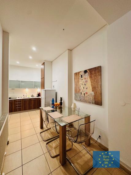 Prenájom 2 izb bytu Košice - Centrum, kompletná rekonštrukcia, 65 m2 + terasa