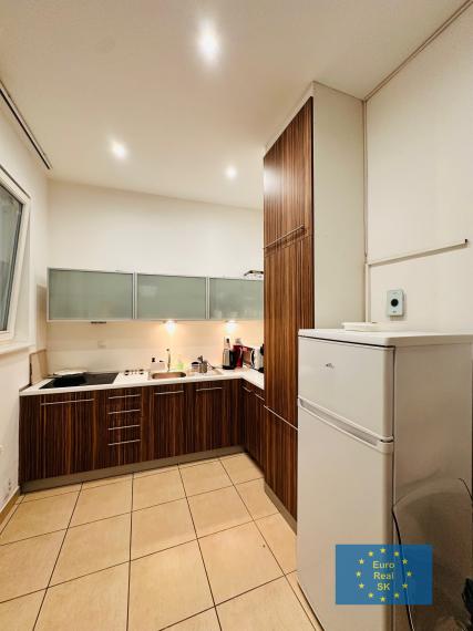 Prenájom 2 izb bytu Košice - Centrum, kompletná rekonštrukcia, 65 m2 + terasa