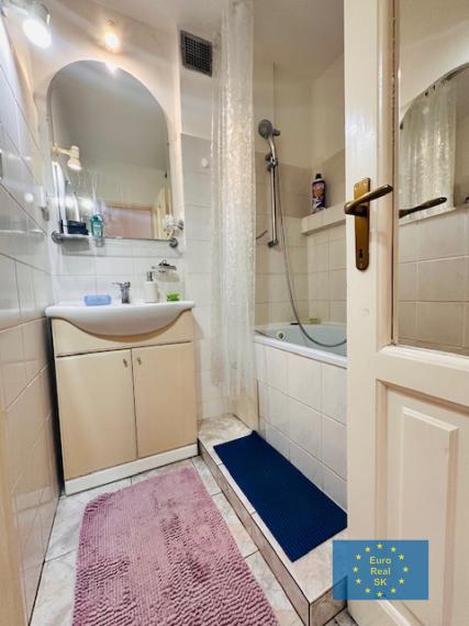 Ponúkam na prenájom 2 izb. byt v centre Košíc - Vrátna ul..