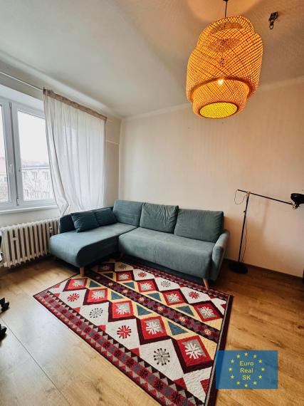 Ponúkam na prenájom slnečný 2 izb. byt KE - Sever, zariadený, 2 x balkón.