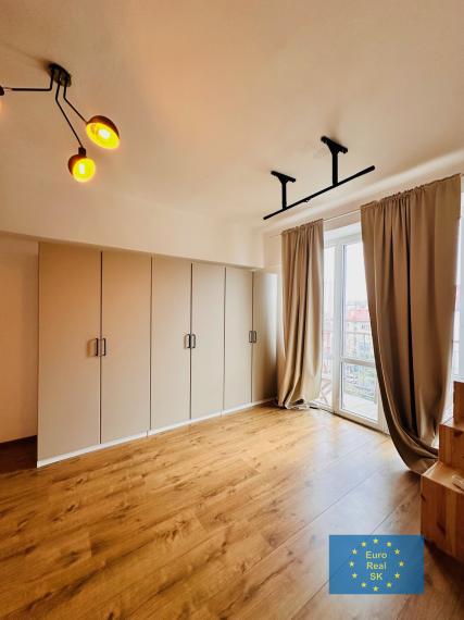 Ponúkam na prenájom slnečný 2 izb. byt KE - Sever, zariadený, 2 x balkón.