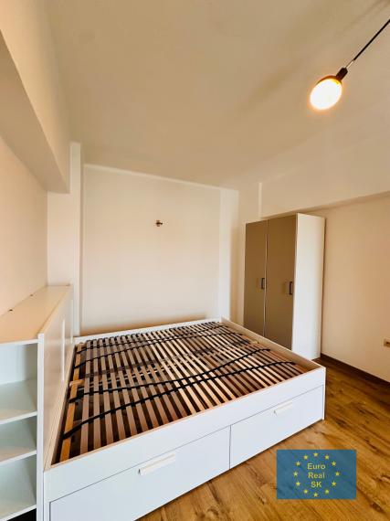 Ponúkam na prenájom slnečný 2 izb. byt KE - Sever, zariadený, 2 x balkón.