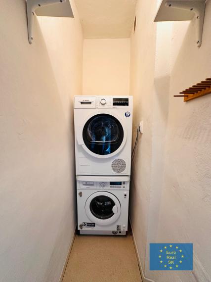 Ponúkam na prenájom slnečný 2 izb. byt KE - Sever, zariadený, 2 x balkón.