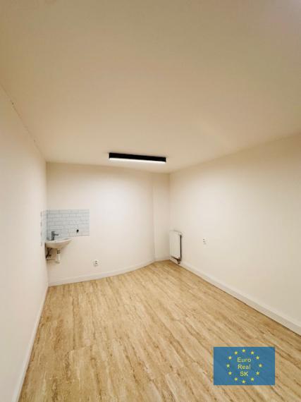 Prenájom nového prízemného obchodno - prevádzkového priestoru Košice - centrum, Zbrojničná ul..