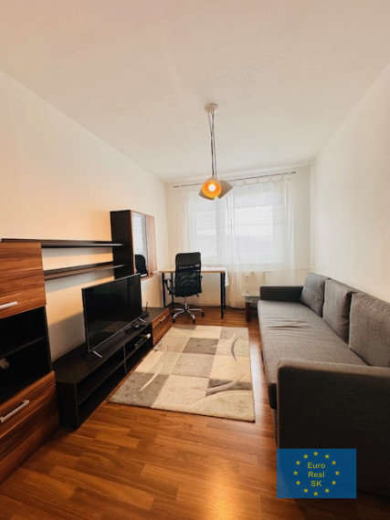 Prenájom 3 izb.byt s loggiou, Košice- sídlisko Ťahanovce, 79m2, rekonštruovaný, zariadený