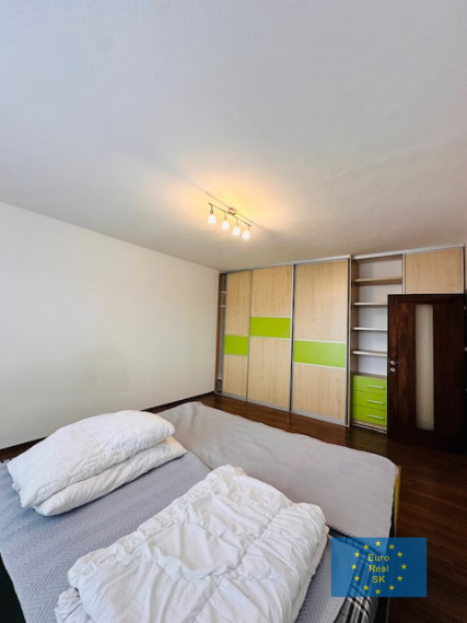 Prenájom 3 izb.byt s loggiou, Košice- sídlisko Ťahanovce, 79m2, rekonštruovaný, zariadený