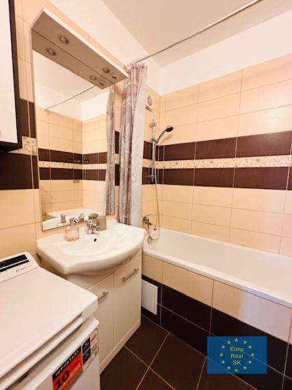 Prenájom 3 izb.byt s loggiou, Košice- sídlisko Ťahanovce, 79m2, rekonštruovaný, zariadený