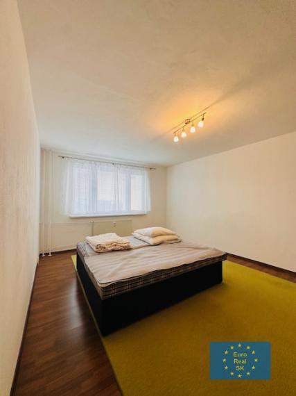 Prenájom 3 izb.byt s loggiou, Košice- sídlisko Ťahanovce, 79m2, rekonštruovaný, zariadený