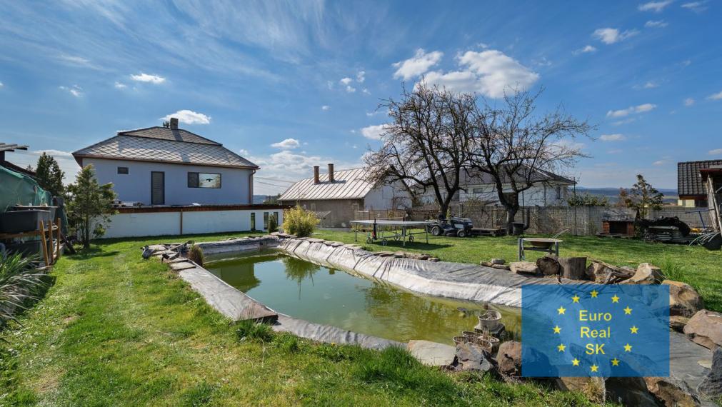 Ponúkam na predaj rodinný dom s veľkým pozemkom Rozhanovce.