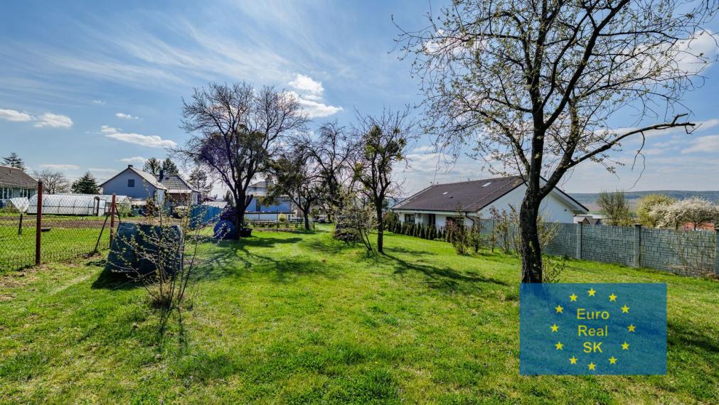 Ponúkam na predaj rodinný dom s veľkým pozemkom Rozhanovce.