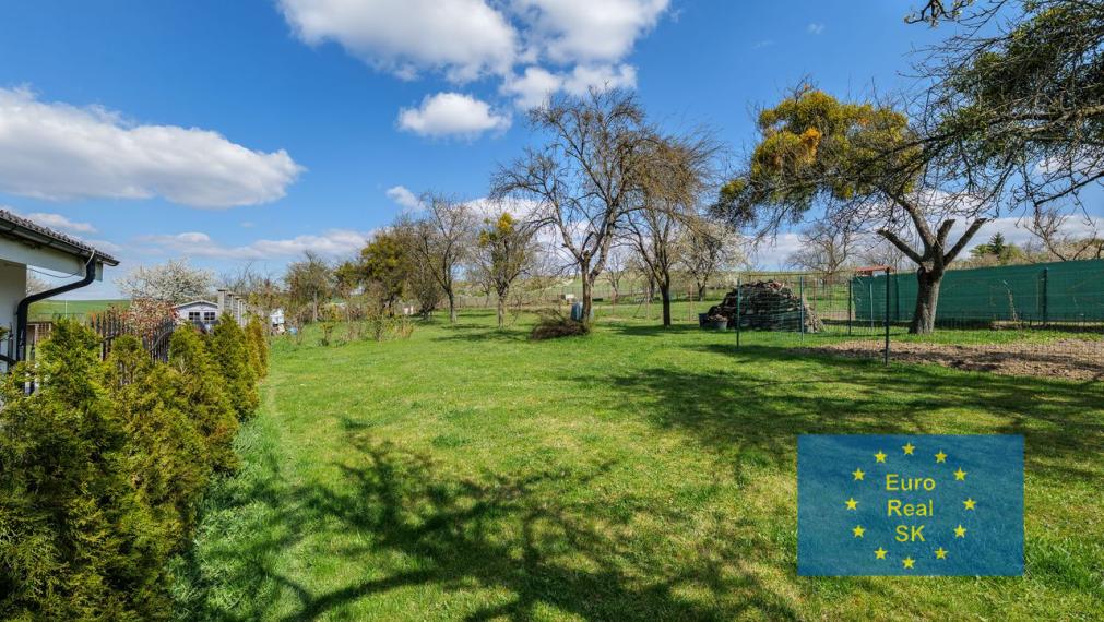 Ponúkam na predaj rodinný dom s veľkým pozemkom Rozhanovce.