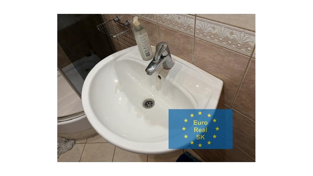 Predaj rekonštruovaného jednoizbového bytu s balkónom o výmere 42 m2, Varšavská ul. ( sídlisko Ťahanovce ), Košice