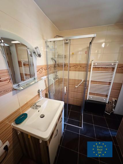 Predaj rekonštruovaného rodinného domu v obci Smolník, pozemok 660 m2, garáž, záhrada, osobné vlastníctvo, vhodný na trvalé bývanie -  rekreačné účely, dohoda možná