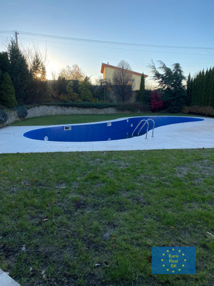 Ponúkam na predaj nadštandardný rodinný dom v novej lokalite Rozhanovce,  Košice - okolie