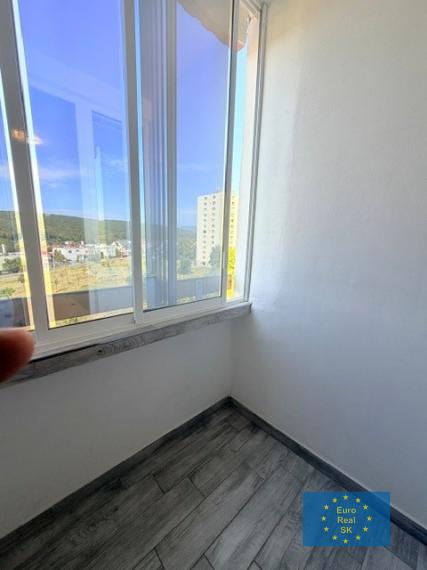 Ponúkam na prenájom 2 izb byt po rekonštrukcii, zariadený