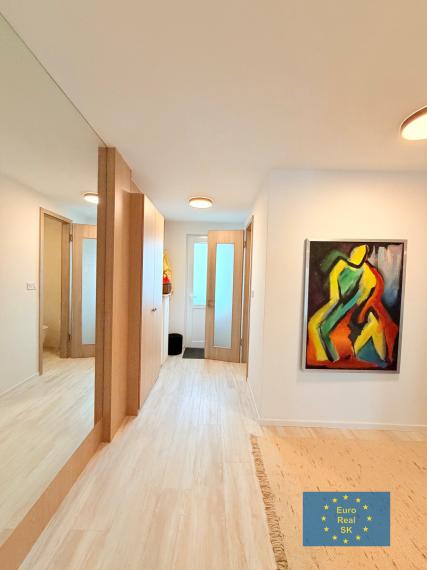 Prenájom 2 izbový byt, Košice-Staré Mesto, ul. Čsl. armády, nová rekonštrukcia, zariadený