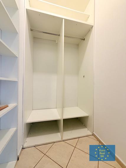 Predaj rekonštruovaného jednoizbového bytu s balkónom o výmere 42 m2, Varšavská ul. ( sídlisko Ťahanovce ), Košice, cena dohodou