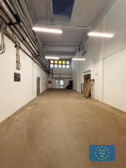 Prenajmeme v Košiciach ( Nad Jazerom ) skladové priestory od 150 m2, rampa, parkovanie